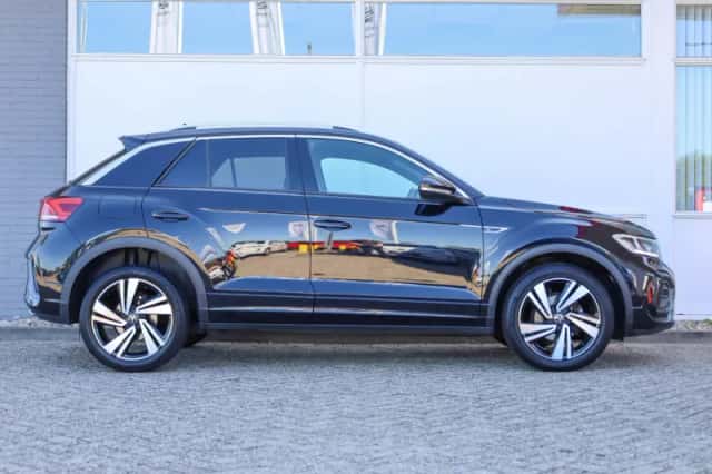 Volkswagen T-Roc (2022) thumbnail 3