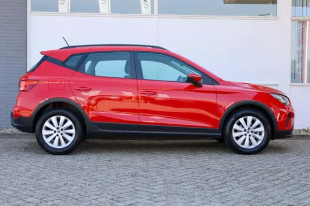 SEAT Arona (2024) thumbnail 3