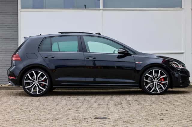 Volkswagen Golf (2019) thumbnail 3