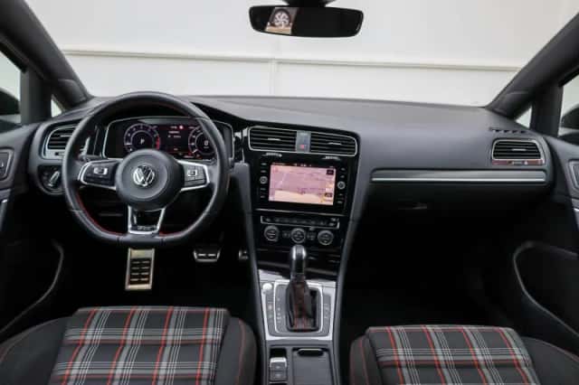 Volkswagen Golf (2019) thumbnail 5