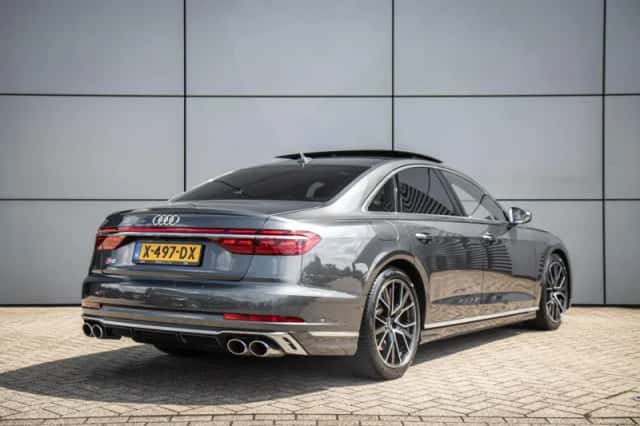 Audi S8 (2022) thumbnail 2