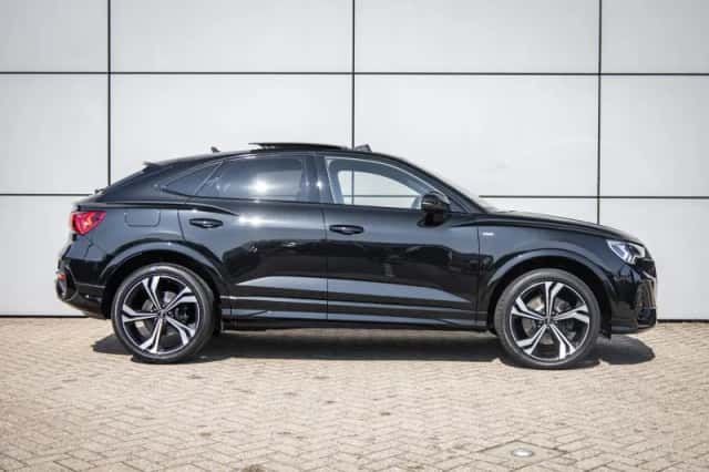 Audi Q3 (2023) thumbnail 3