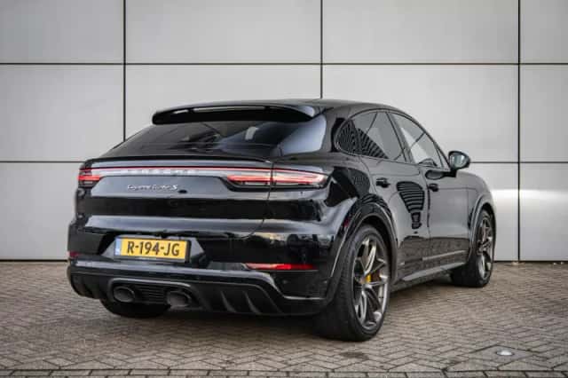 Porsche Cayenne (2022) thumbnail 2