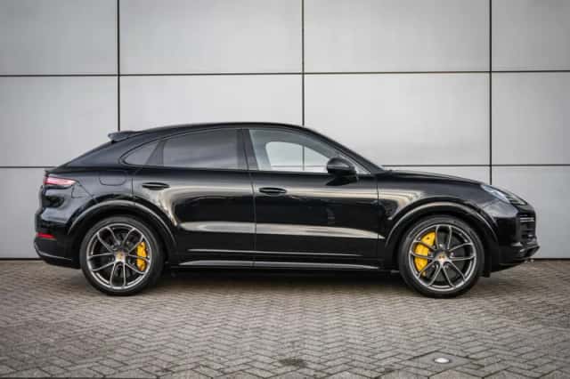Porsche Cayenne (2022) thumbnail 3
