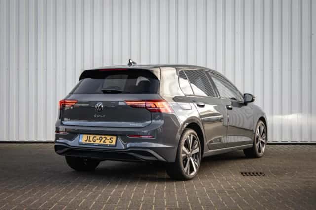 Volkswagen Golf (2025) thumbnail 2