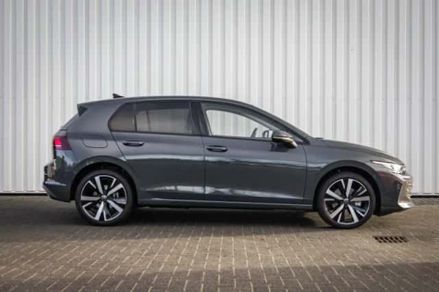 Volkswagen Golf (2025) thumbnail 3