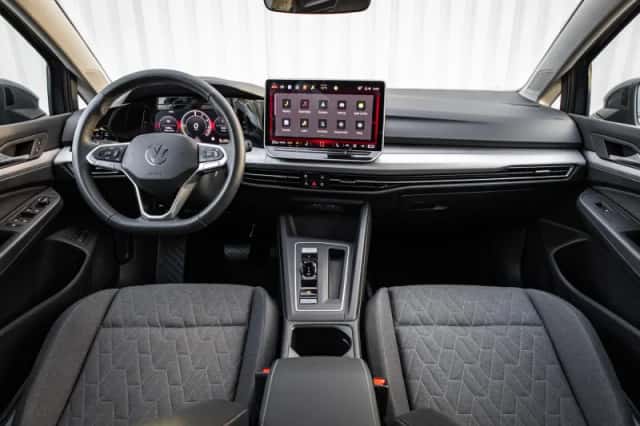 Volkswagen Golf (2025) thumbnail 5
