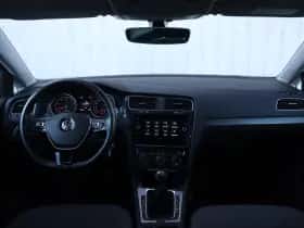 Volkswagen Golf (2019) thumbnail 5