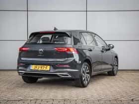 Volkswagen Golf (2022) thumbnail 2