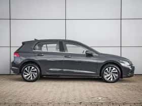 Volkswagen Golf (2022) thumbnail 3