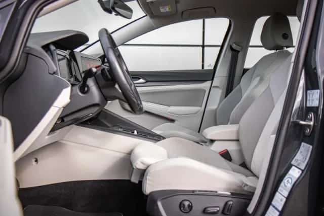 Volkswagen Golf (2022) thumbnail 4