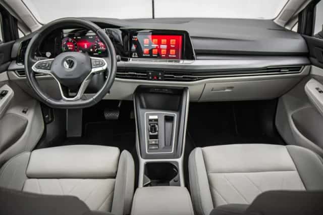 Volkswagen Golf (2022) thumbnail 5