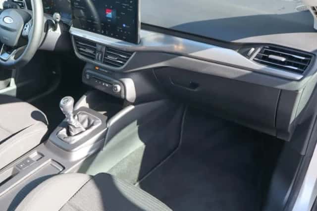 Ford Focus (2024) thumbnail 5