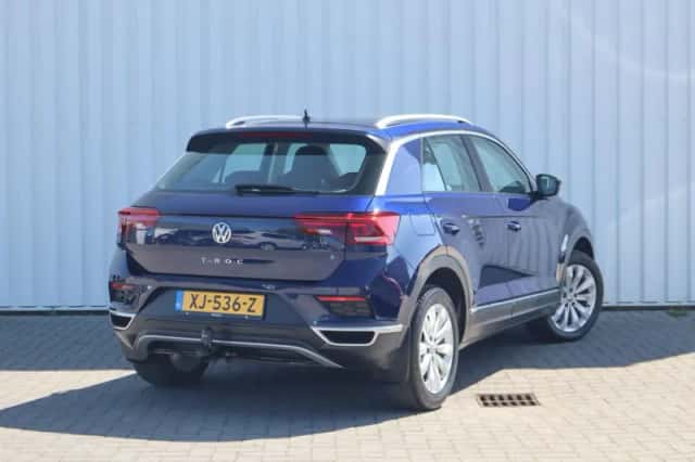 Volkswagen T-Roc (2019) thumbnail 2