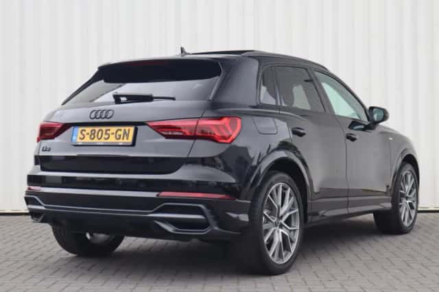 Audi Q3 (2021) thumbnail 2
