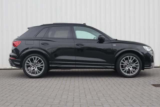 Audi Q3 (2021) thumbnail 3