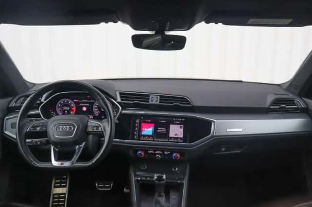 Audi Q3 (2021) thumbnail 5