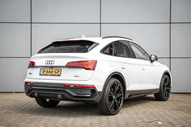 Audi Q5 (2021) thumbnail 2