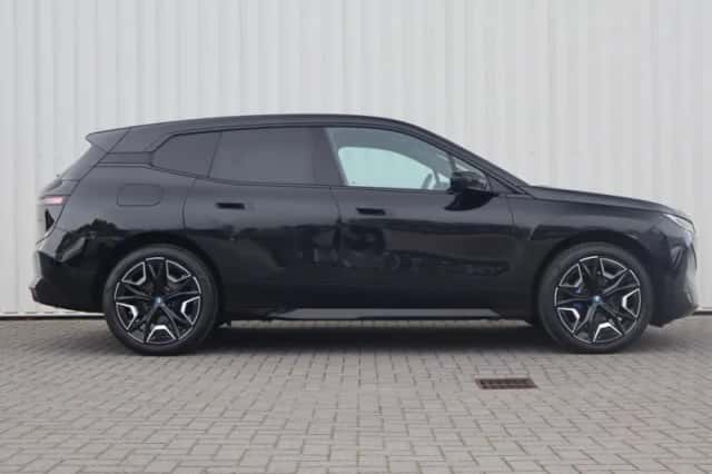BMW iX (2022) thumbnail 3