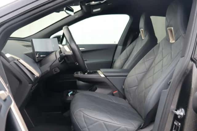 BMW iX (2022) thumbnail 4