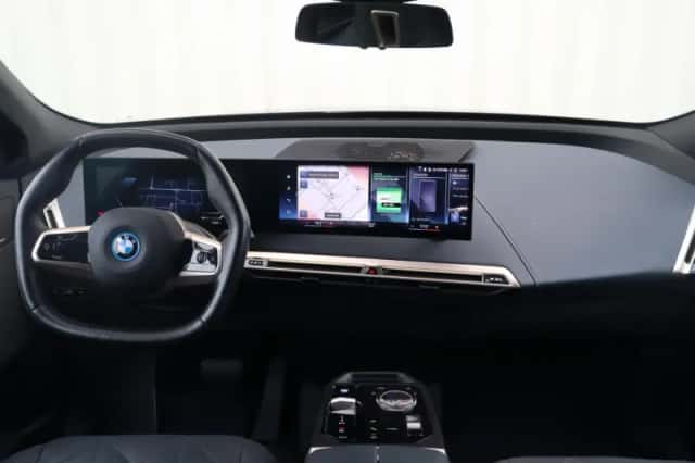 BMW iX (2022) thumbnail 5