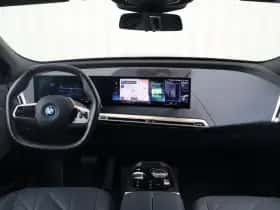 BMW iX (2022) thumbnail 5