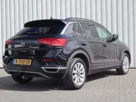 Volkswagen T-Roc (2021) thumbnail 2