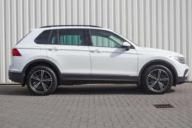 Volkswagen Tiguan (2022) thumbnail 3