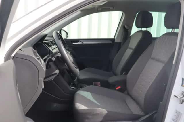 Volkswagen Tiguan (2022) thumbnail 4