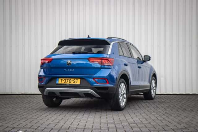 Volkswagen T-Roc (2022) thumbnail 2
