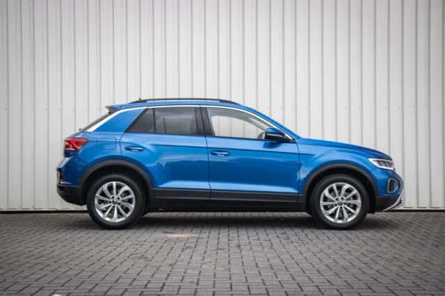 Volkswagen T-Roc (2022) thumbnail 3
