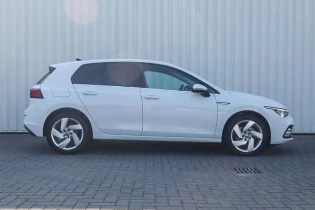 Volkswagen Golf (2021) thumbnail 3