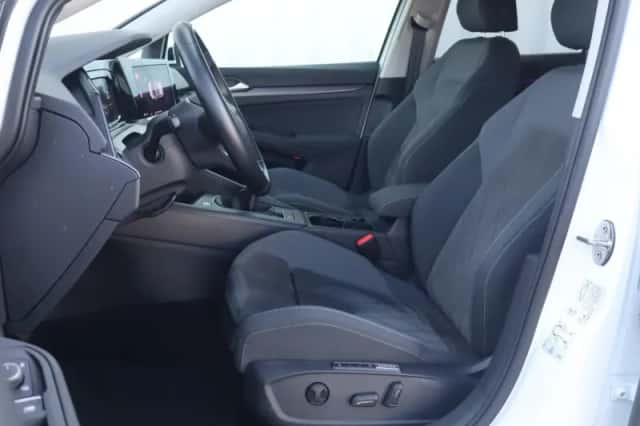 Volkswagen Golf (2021) thumbnail 4