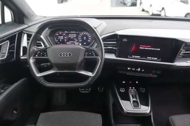 Audi Q4 e-tron (2022) thumbnail 5