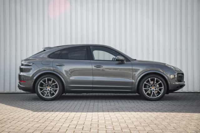 Porsche Cayenne (2022) thumbnail 3