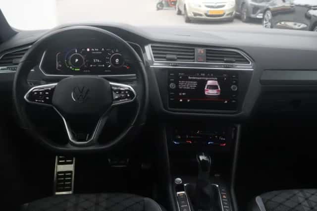 Volkswagen Tiguan (2022) thumbnail 5