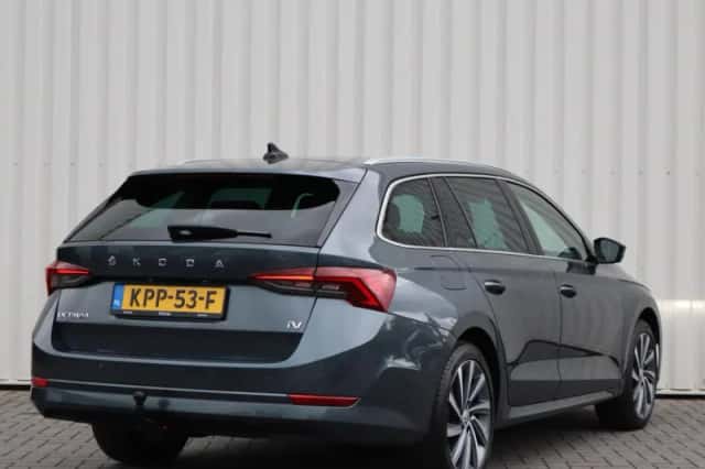 Škoda Octavia (2021) thumbnail 2