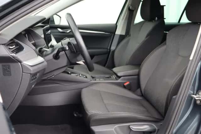 Škoda Octavia (2021) thumbnail 4