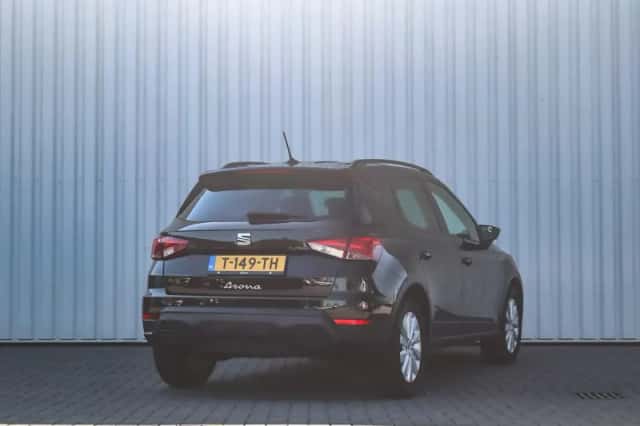 SEAT Arona (2023) thumbnail 2