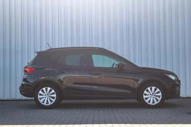 SEAT Arona (2023) thumbnail 3