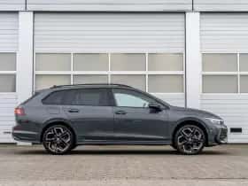 Volkswagen Golf (2025) thumbnail 3