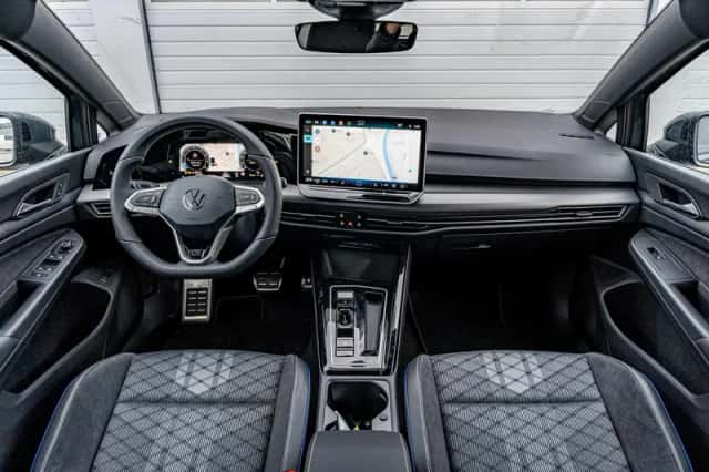 Volkswagen Golf (2025) thumbnail 4