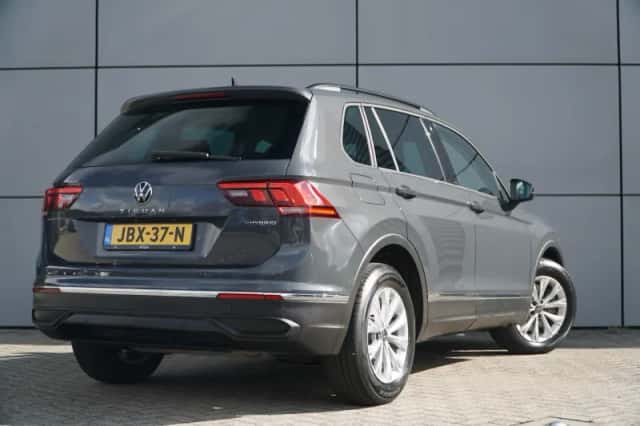 Volkswagen Tiguan (2023) thumbnail 2
