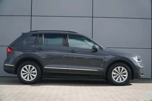 Volkswagen Tiguan (2023) thumbnail 3