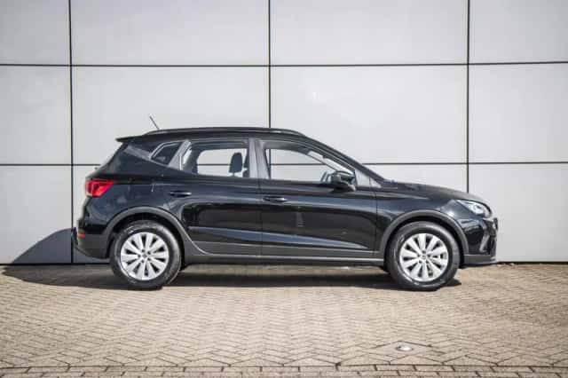 SEAT Arona (2022) thumbnail 3