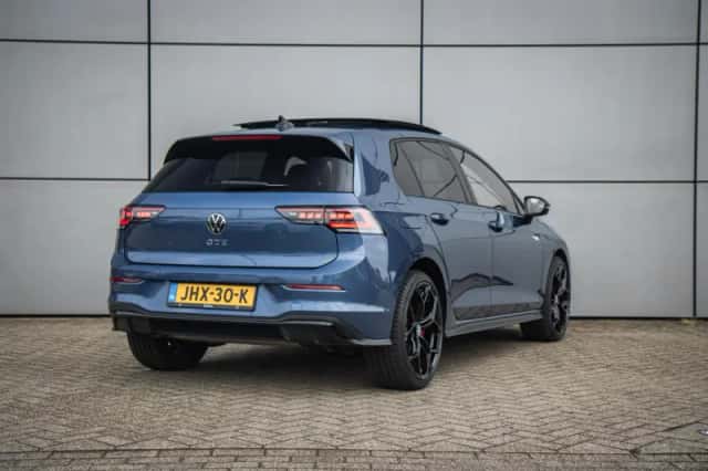 Volkswagen Golf (2025) thumbnail 2