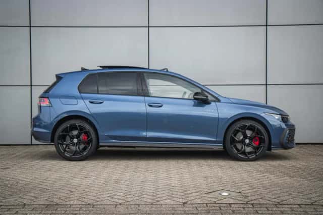 Volkswagen Golf (2025) thumbnail 3