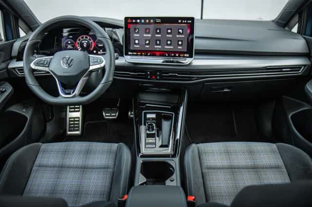 Volkswagen Golf (2025) thumbnail 5