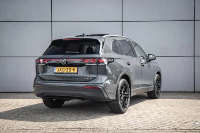 Volkswagen Tiguan (2025) thumbnail 2