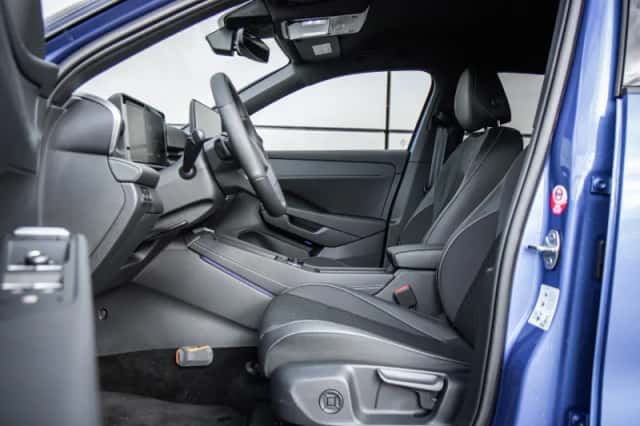 Volkswagen T-Roc (2025) thumbnail 4